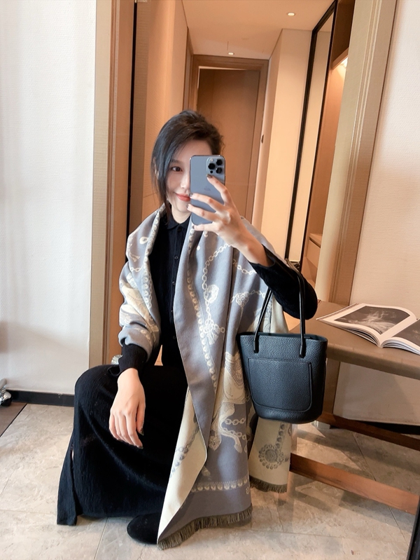 ブランドマフラー背面デザイン